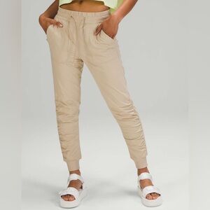 Lululemon Size 4 Beyond the Studio Lined Jogger, Trench